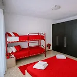 APPARTAMENTO ROSSO - OVER THE RAINBOW APARTMENTS LIDO di JESOLO A 200m dalla Spiaggia Posto Auto Aria Condizionata e Terrazza